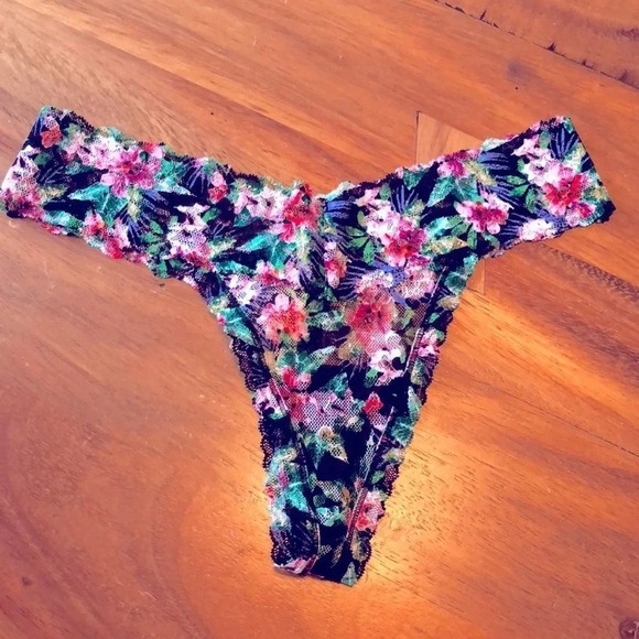 Victoria’s Secret Posey Lace Thong M - Picture 1 of 3